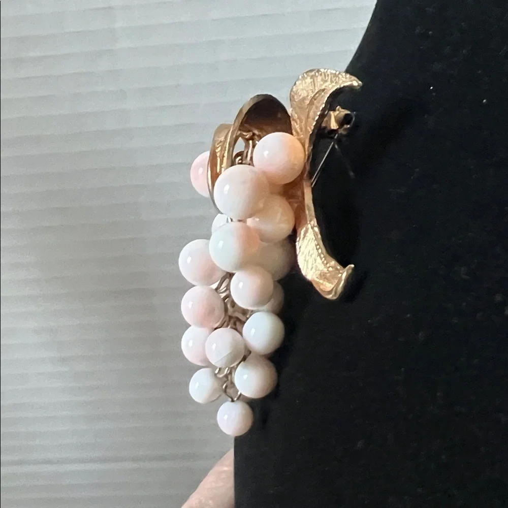 Marcel Boucher Unsigned Brooch Gold Tone Glass Beaded Grape Cluster Set Clip-on